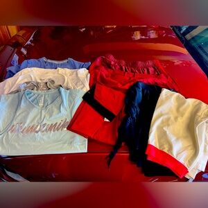 BUNDLE of Women’s Nike active wear. Sizes Range S,M and Large 💪